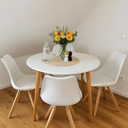 Dat-fischerhuus-die-lotsenstube-zwischen-ostsee-und-bodden-30sek-zum-hafen アパート Pruchten